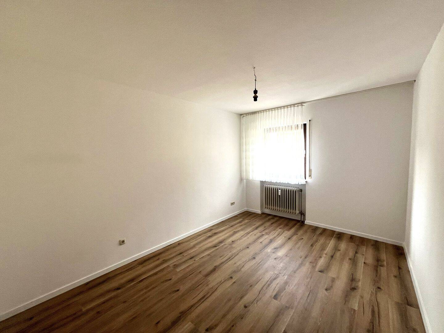 Renovierte 2-Zimmer-Wohnung mit Balkon & Aufzug – Nürnberg – Vorschaubild 8
