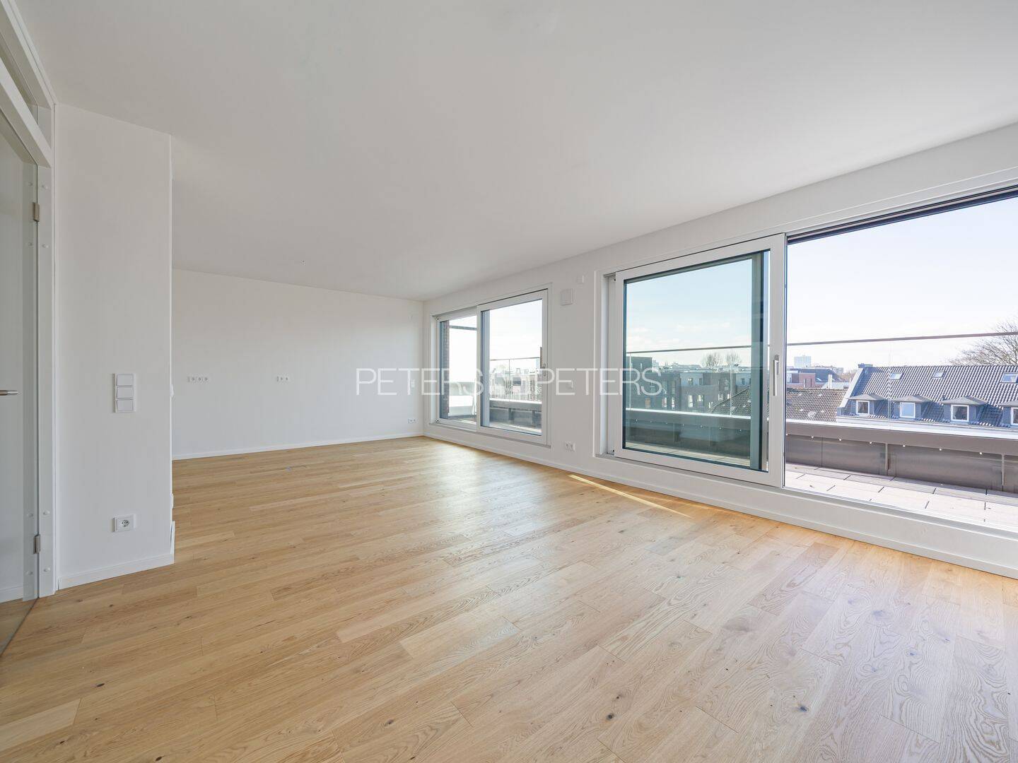 + Buntes Treiben auf zwei Ebenen: Ihre Maisonette-Wohnung mit eigener Dachterrasse! + – Hamburg – Vorschaubild 4