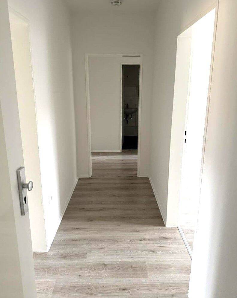 Neu. Hell. Bereit für Sie. / Fresh. Bright. Ready for you. – Hagen – Vorschaubild 2