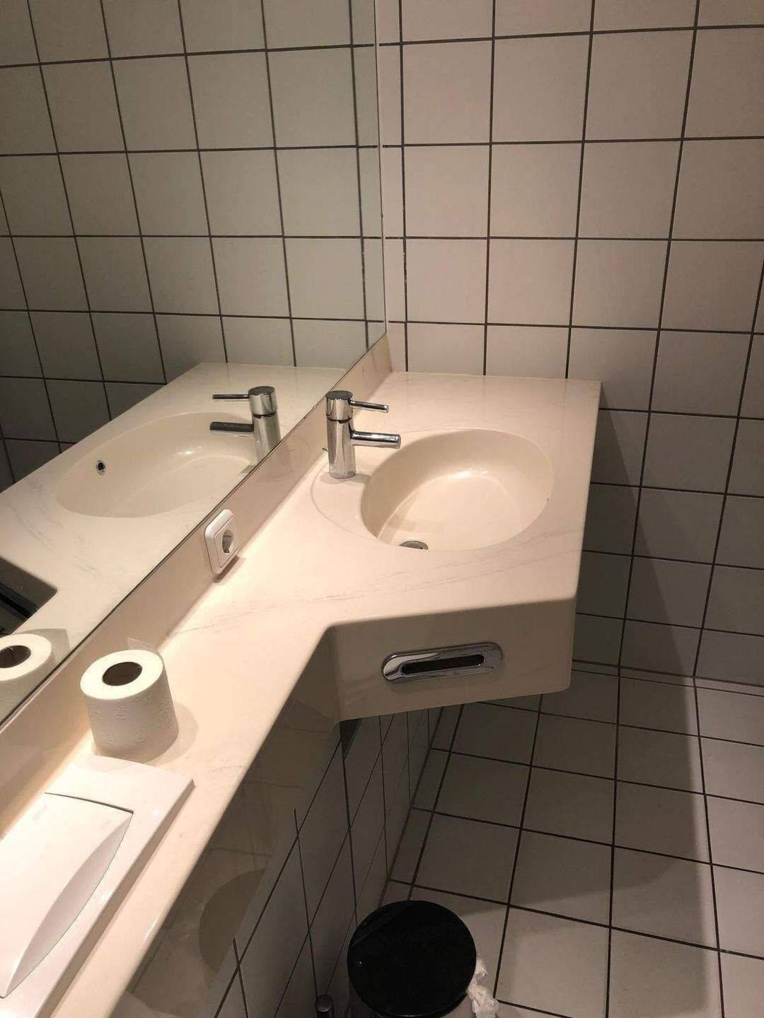 *** Großzügiges 3 Raum-Wohn/Büro am Rheinpark D-Golzheim*** – Düsseldorf – Vorschaubild 8