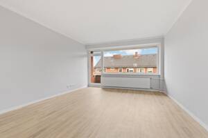 2-Zimmer-Wohnung, Balkon, Bad mit Fenster und Tiefgaragenstelllatz in Hamburg-Barmbek – 22305 Hamburg – Vorschaubild 4