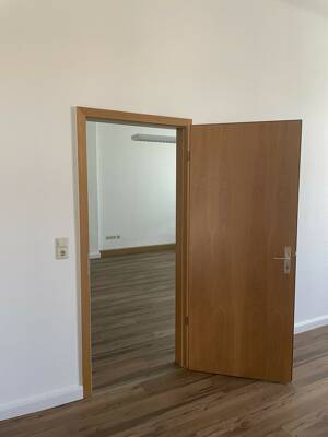Modernisiertes Mehrfamilienhaus mit attraktiver Gewerbeeinheit - Ihre Investitionschance! – 2929 Rothenburg/Oberlausitz – Vorschaubild 5