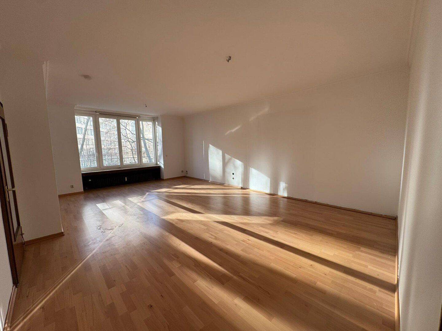 3-Zimmer-Wohnung - provisionsfrei, stadtnah, mit Gestaltungspotential – Düsseldorf – Vorschaubild 2