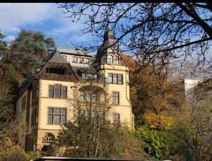 Schicke Wohnung in historistischer Villa im Nerotal