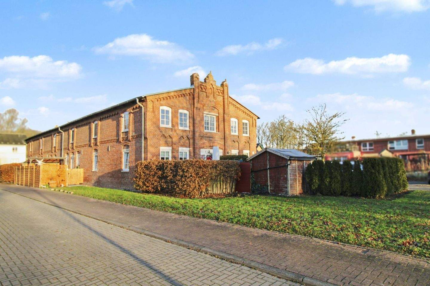 Mehrfamilienhaus in Groß Kedingshagen - Substanzstark & laufend saniert – Kramerhof – Bild 1 von 8