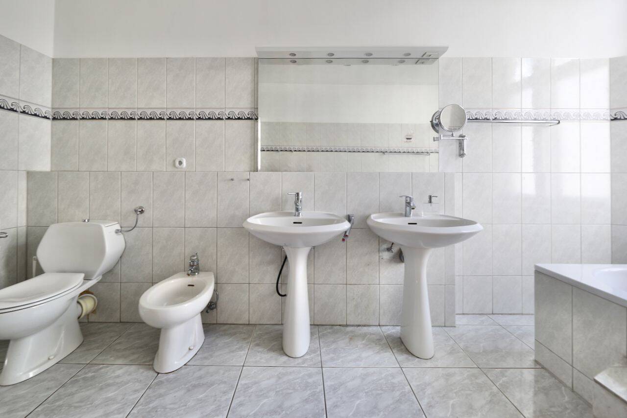 REPRÄSENTATIVER ALTBAU - HOHE DECKEN, STUCK, FISCHGRÄTPARKETT & BALKON - KU'DAMM-KIEZ – Berlin – Vorschaubild 7