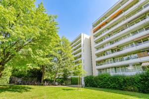 Sanierte 4-Zimmer-Wohnung mit großem Ostbalkon in München-Bogenhausen - ca. 3,79 % Rendite – 81927 München – Vorschaubild 2