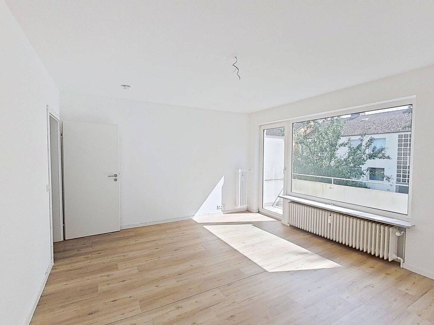 ERSTBEZUG NACH SANIERUNG: Moderne 2-Zimmer-Wohnung mit BALKON und intelligentem Grundriss