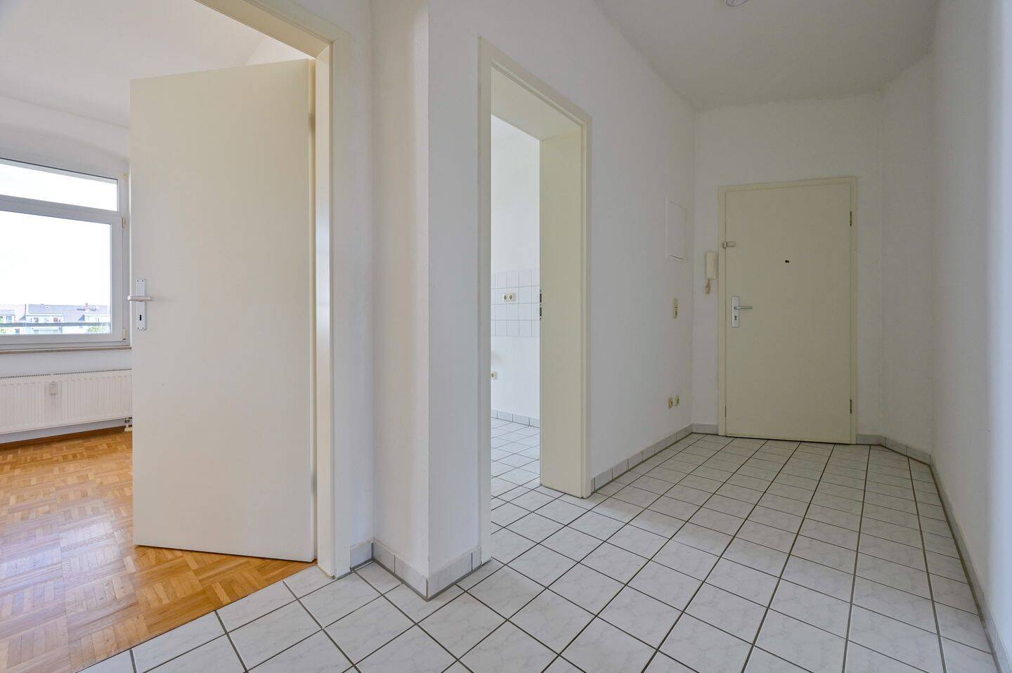 Schöne 2-Raum-Wohnung: XXL-BALKON UND PARKETT für Kapitalanleger oder zur Eigennutzung! – Chemnitz – Vorschaubild 5