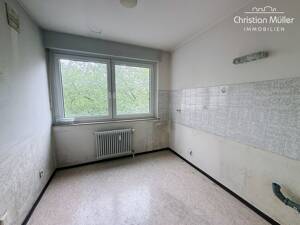 Attraktive Lage, großes Potenzial: Renovierungsbedürftige 2-Zimmer-Wohnung in Freiburg-Betzenhausen – 79114 Freiburg im Breisgau – Vorschaubild 4