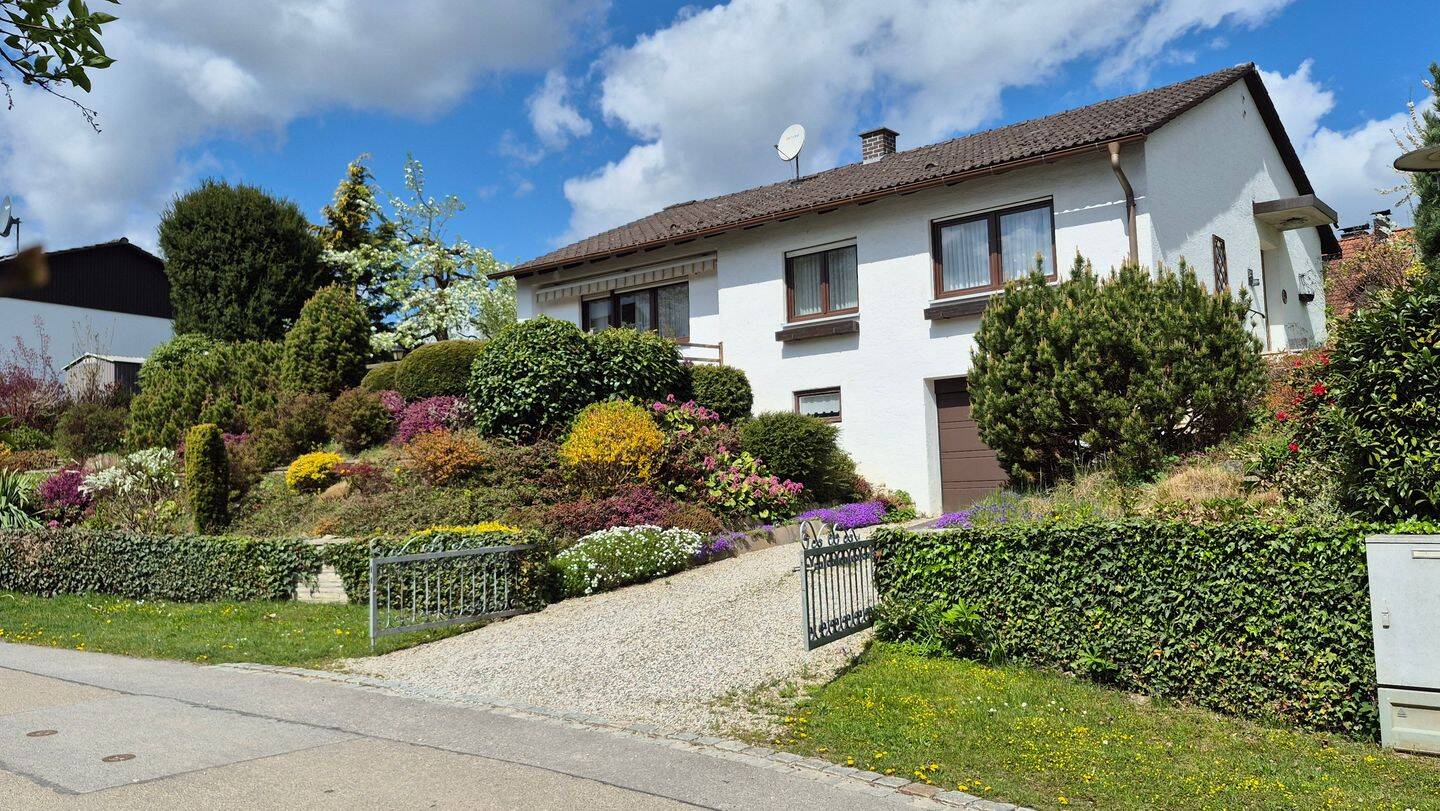 Einfamilienhaus auf großem Grundstück – Pfaffenhofen an der Ilm – Bild 1 von 9
