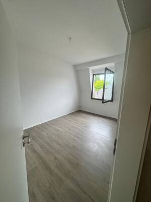 Frisch renovierte, helle Wohnung mit hochwertiger Ausstattung und modernem Wohnkomfort in Frohnhausen – 45144 Essen – Vorschaubild 2