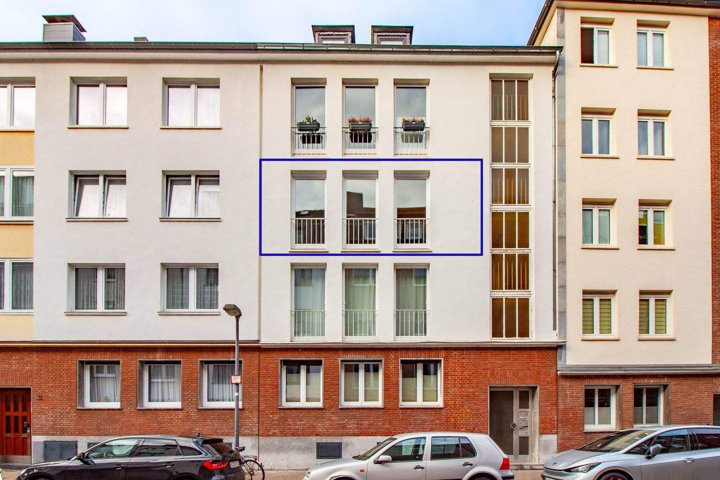 Attraktives Stadtwohnen - helle 3-Zimmer-Wohnung mit Balkon in zentraler Lage – Aachen – Bild 1 von 9