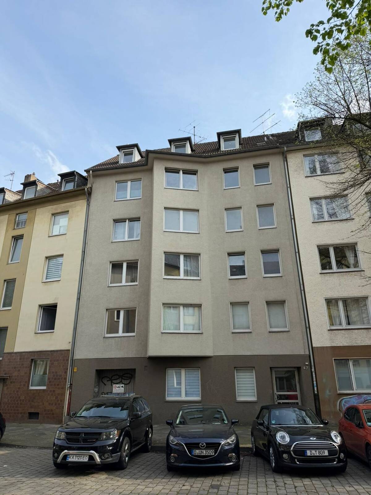Vollmöblierte 2-Zimmer-Wohnung am Wehrhahn – Einziehen & Wohlfühlen – 40233 Düsseldorf – Bild 1 von 9