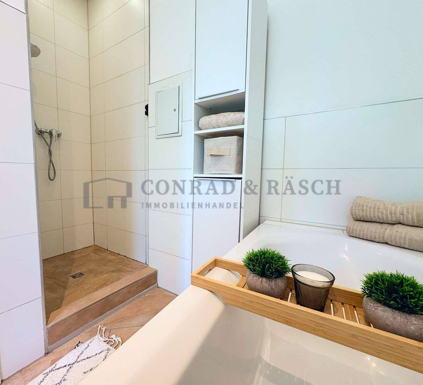 Echte Fotos, schöne 2-Zimmer-Wohnung mit gepflegtem Innenhof zu verkaufen – Berlin – Vorschaubild 4