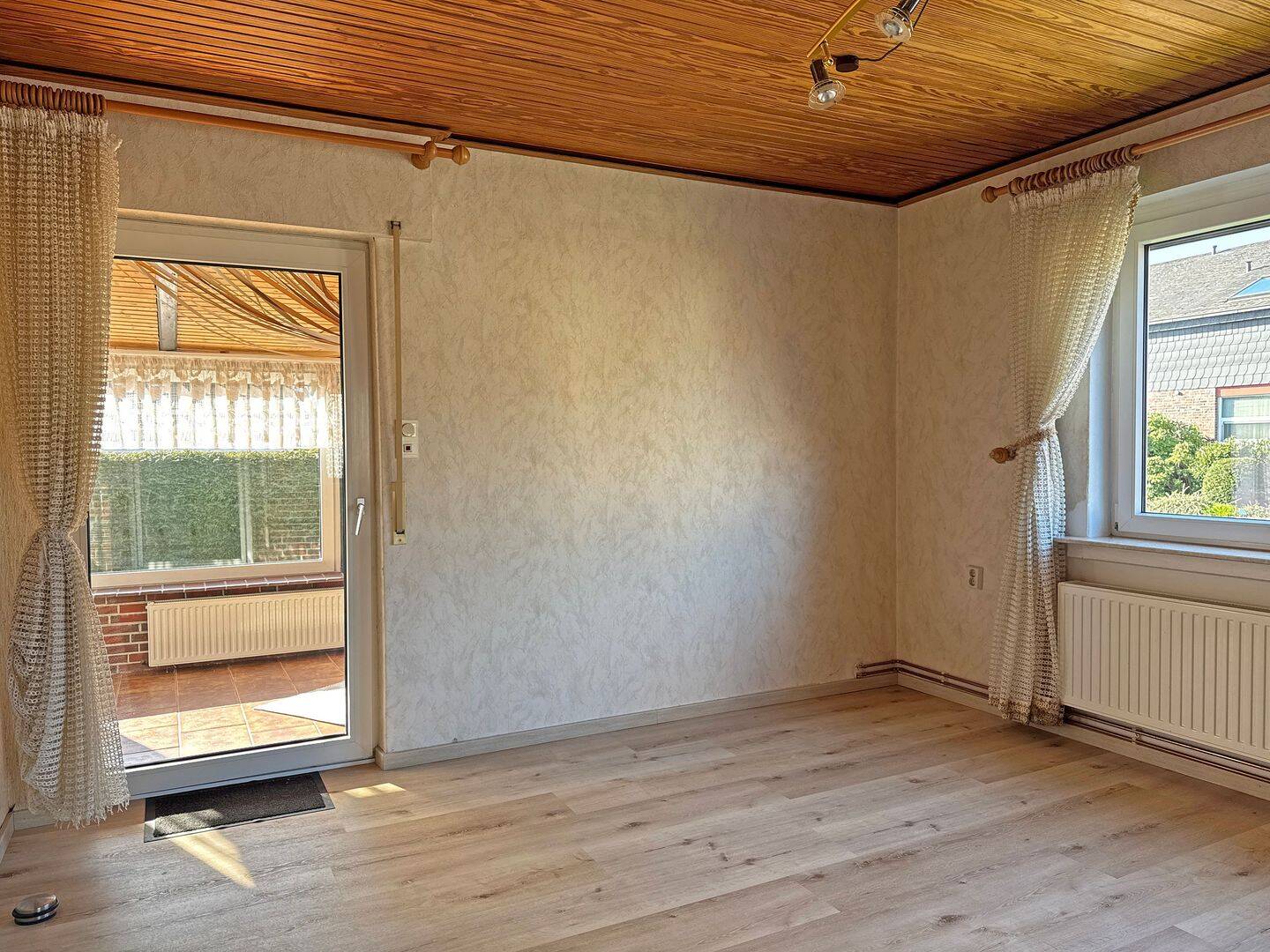 Ruhige Lage in Jever: Charmantes Haus mit viel Nutzfläche und kleinen Schönheitsfehlern! – Jever – Vorschaubild 6