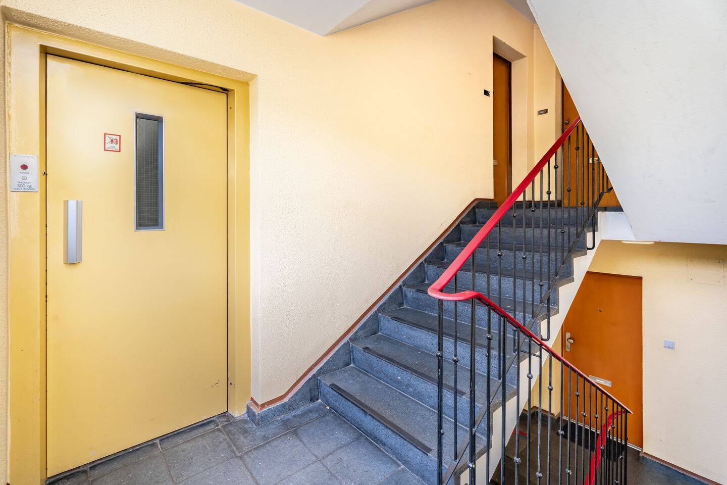 Renovierte, voll möblierte Etagenwohnung mit Balkon & Lift in ruhiger Lage von Spandau – Berlin – Vorschaubild 6