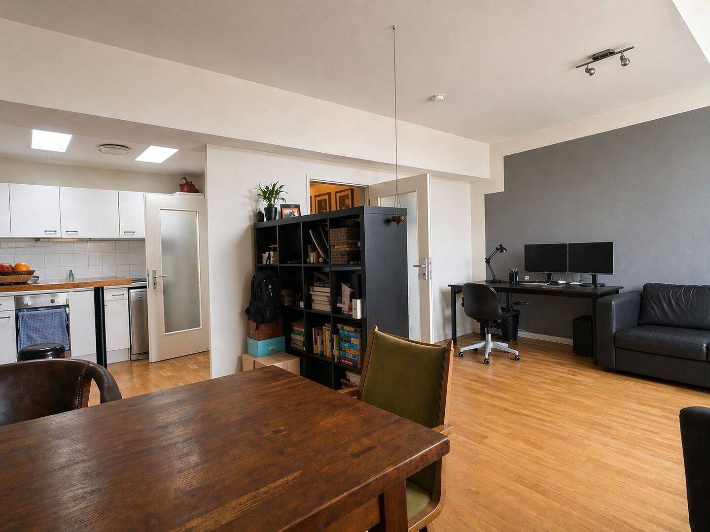 Bezugsfreie DG-Wohnung mit Loggia und KFZ-Stellplatz – Berlin – Vorschaubild 5