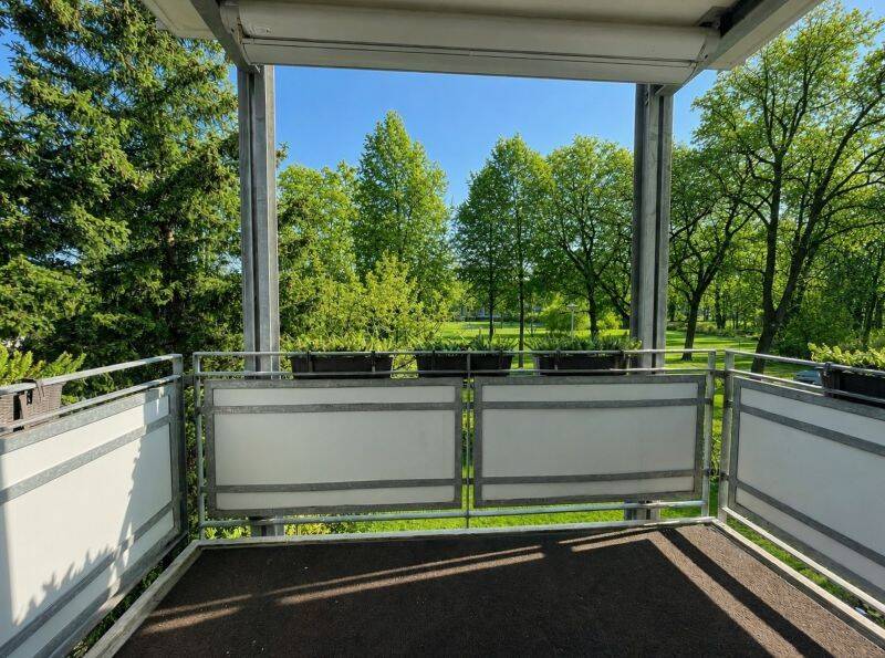 Charmante, helle 3-Zimmer-Wohnung mit Parkblick, Balkon und Tiefgaragenstellplatz! – Leipzig – Vorschaubild 2