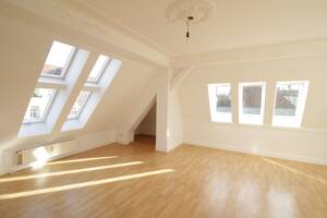 Bezugsfrei nahe FU Berlin: helle 2-Zimmer-Dachgeschosswohnung am Breitenbachplatz – 12163 Berlin – Vorschaubild 3