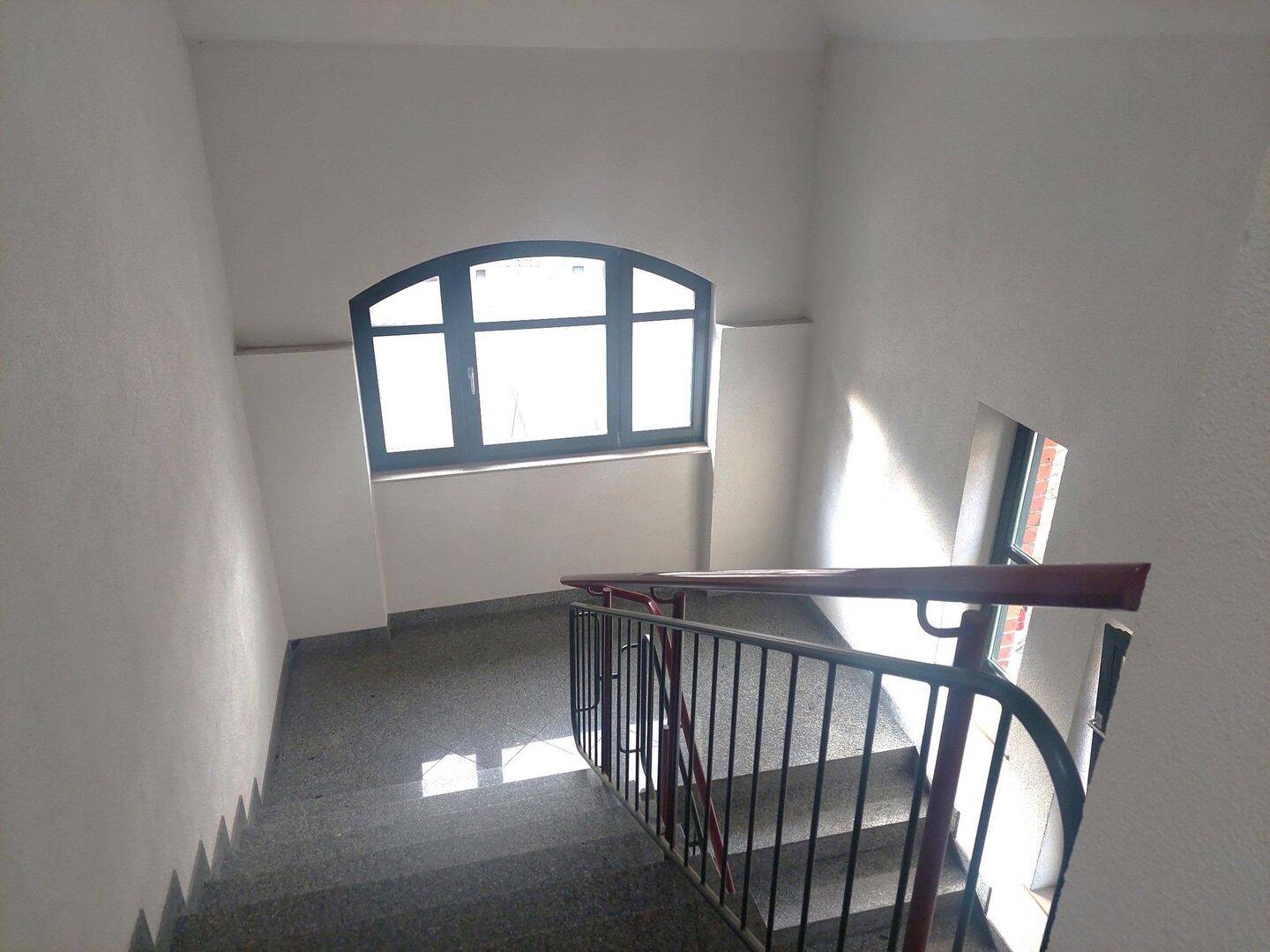 Single -Wohnung-helle und freundliche 1 Zimmerwohnung mit Duschbad, Einbauküche im Hinterhaus – Leipzig – Vorschaubild 3