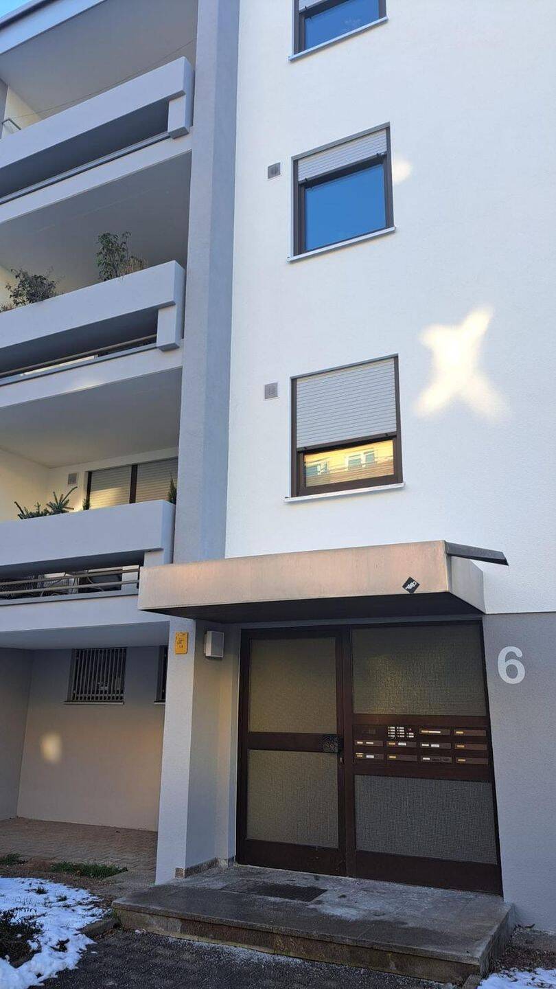 Helle 3,5-Zimmer-Wohnung mit Balkon, Einbauküche, Hobbyraum und Garage in Würzburg-Heidingsfeld – Würzburg – Vorschaubild 2