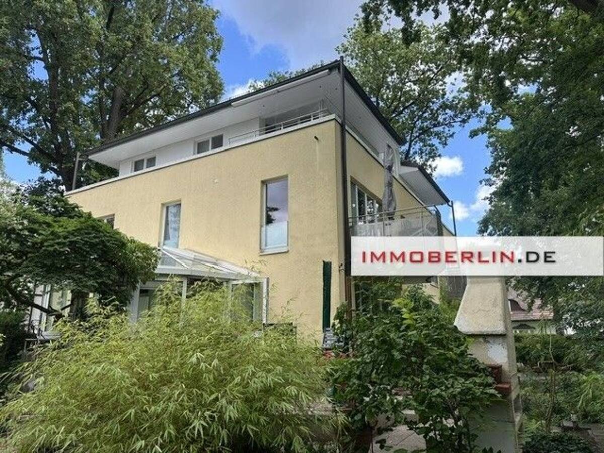 IMMOBERLIN.DE - Toplage! Großzügige Wohnung mit Südwestterrasse, Wintergarten, Kamin & Garten – 14129 Berlin – Bild 1 von 9