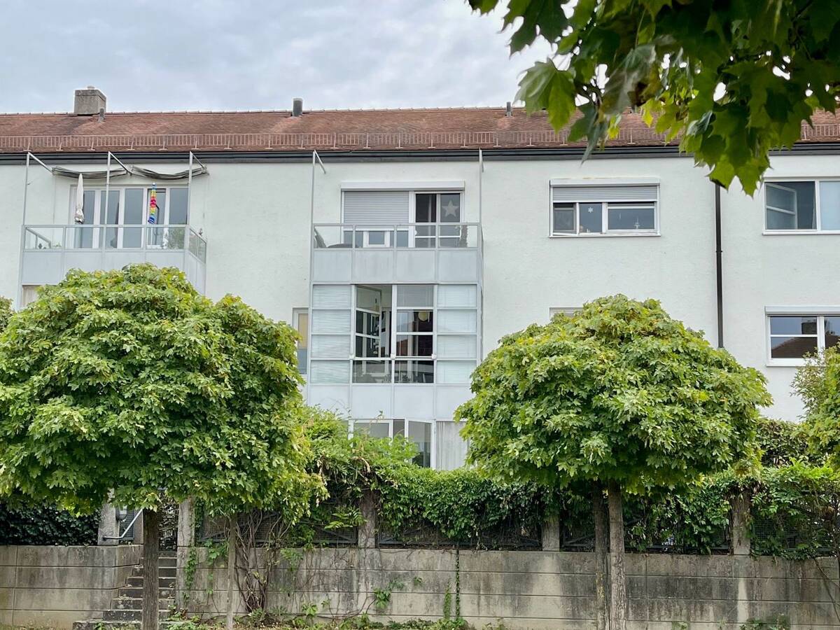 Gelegenheit für Anleger - Helle 3-Zimmer-Wohnung mit Wintergarten am Rennplatz – 93049 Regensburg – Bild 1 von 2