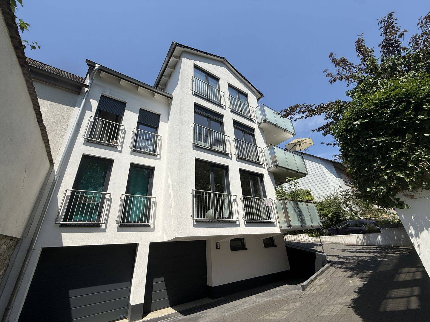 Modernes Wohnen mit Stil - Exklusive Dachgeschosswohnung in begehrter Lage von Wiesbaden-Sonnenberg – Wiesbaden – Vorschaubild 4