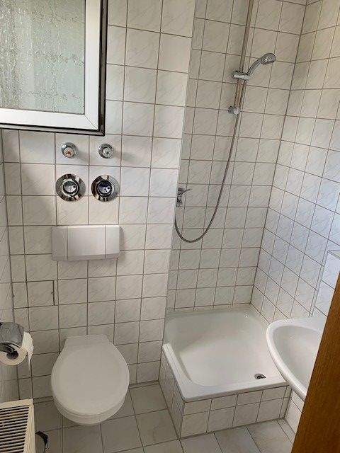 ** Studenten-Apartment in Erlangen mit kleinem Balkon! Bitte Telefonnummer nicht vergessen ** – Erlangen – Vorschaubild 5