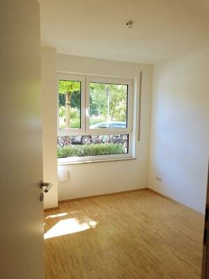 BEREITS VERKAUFT: Neuwertige attraktive Terrassenwohnung mit gehobener Ausstattung! – 81539 München – Vorschaubild 4