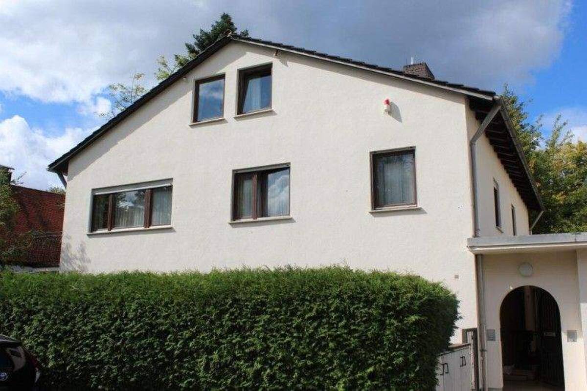 Renovierungsbedürftige Doppelhaushälfte Bestlage Solln – 81477 München – Bild 1 von 9