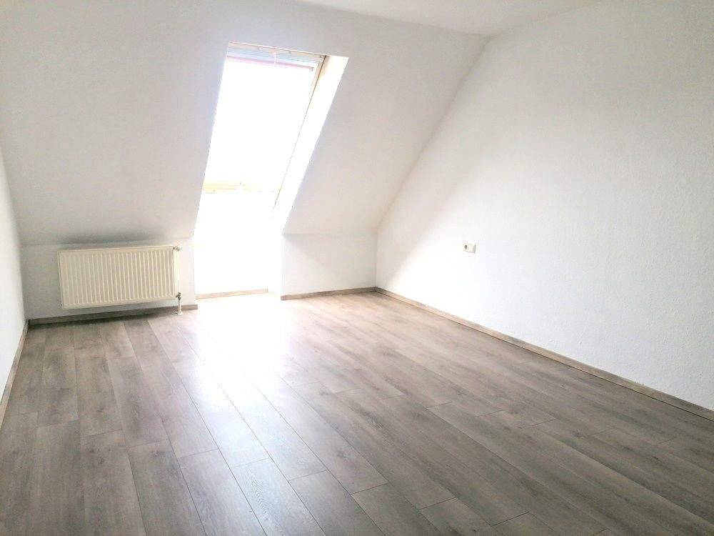 !! Dachgeschoss, 3-Zimmer-Wohnung mit Laminat und Aufzug !! – Chemnitz – Vorschaubild 6