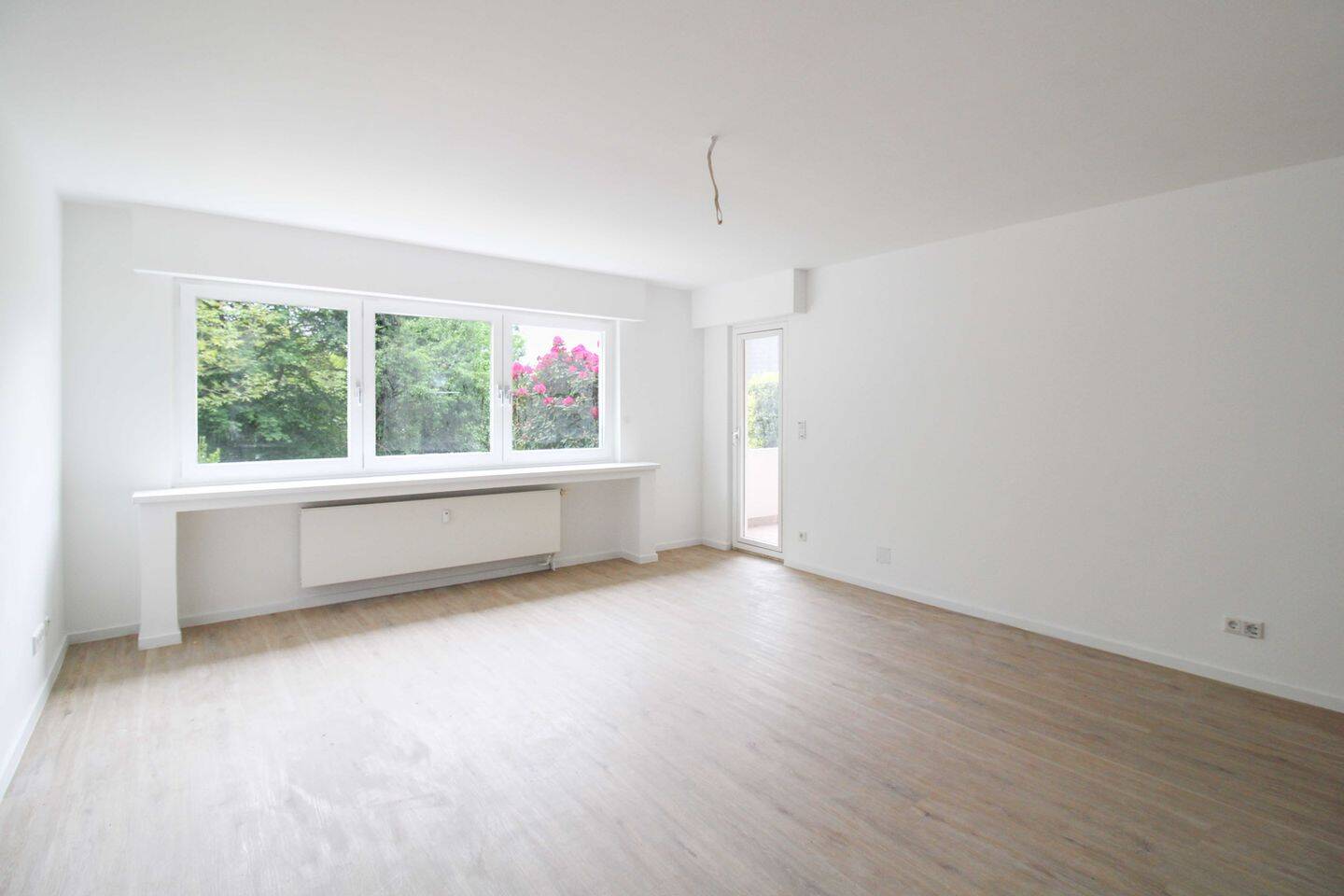 Frisch renovierte 2,5-Zimmer-Wohnung mit Loggia & Garage – Essen – Vorschaubild 2