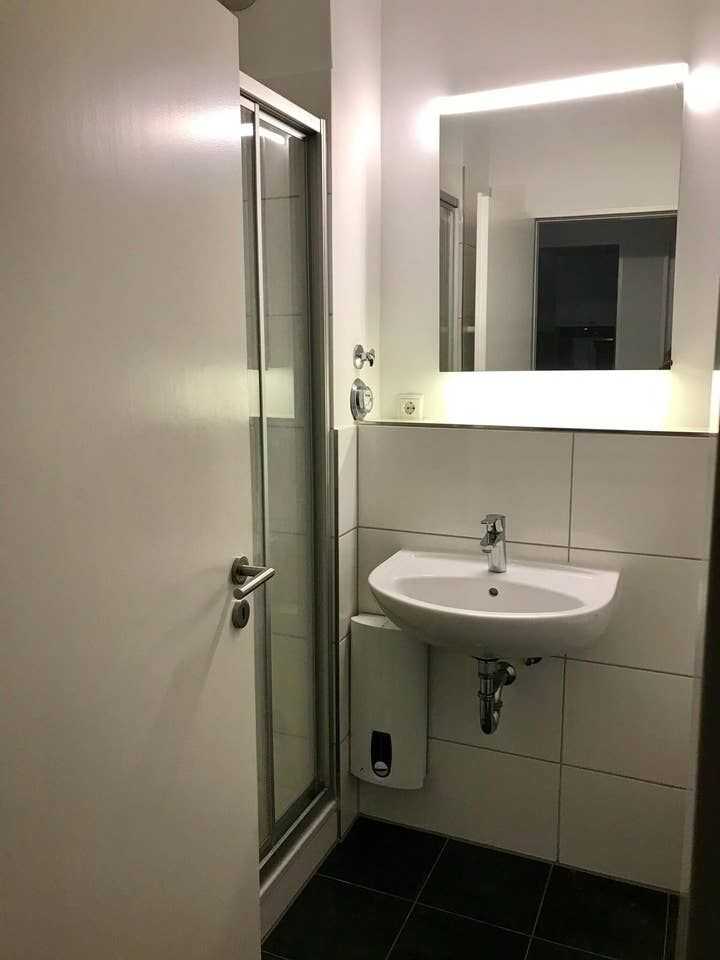 Ruhige Wohnung, modern eingerichtet mit Balkon – Hamburg – Vorschaubild 8