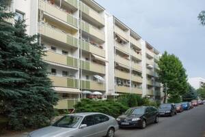 Aktuelle Renovierung einer herrlichen 3-Raum-Wohnung! – 1169 Dresden – Vorschaubild 1