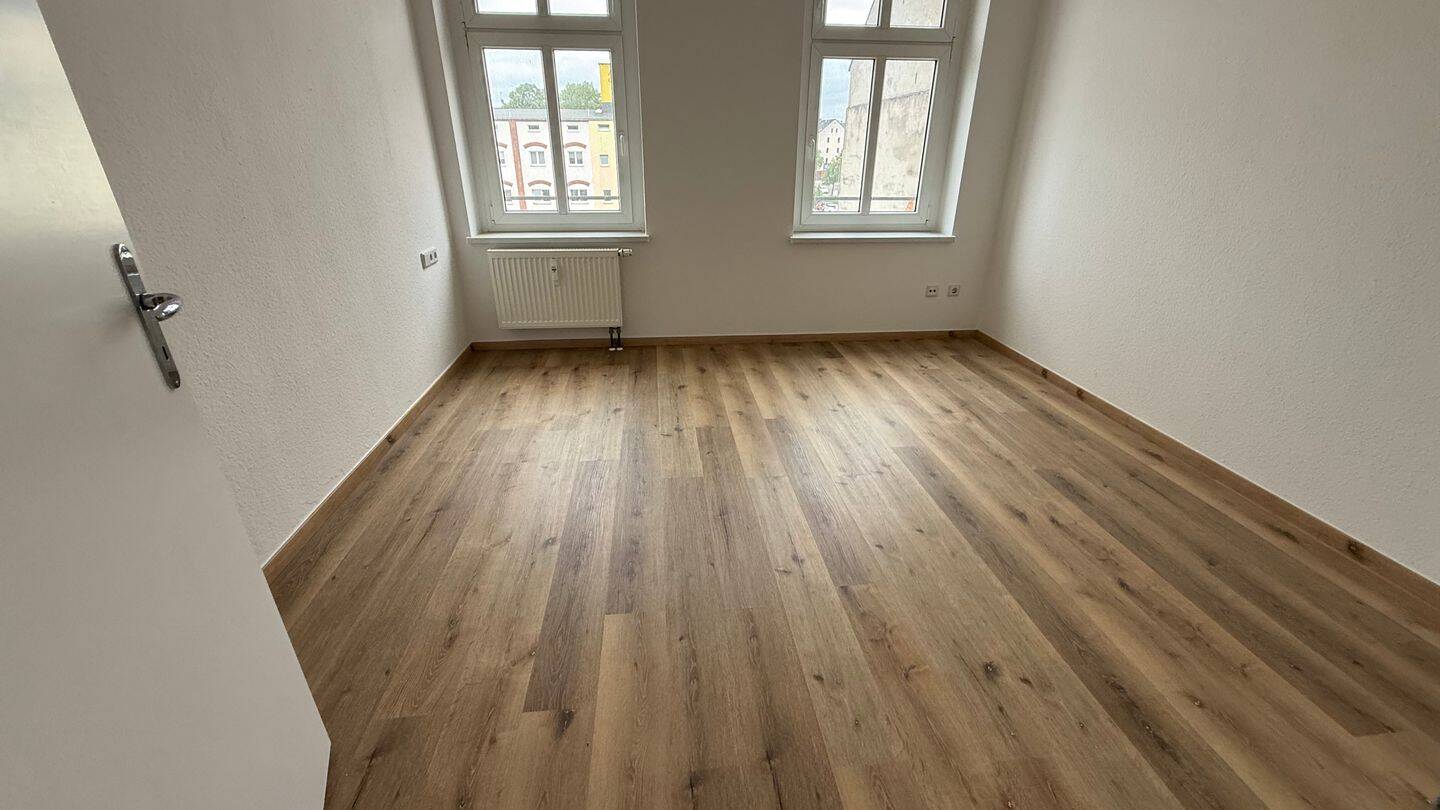 3.OG mit Aufzug / Balkon / Bad mit Fenster / Stellplatz mögl. ! – Chemnitz – Vorschaubild 2