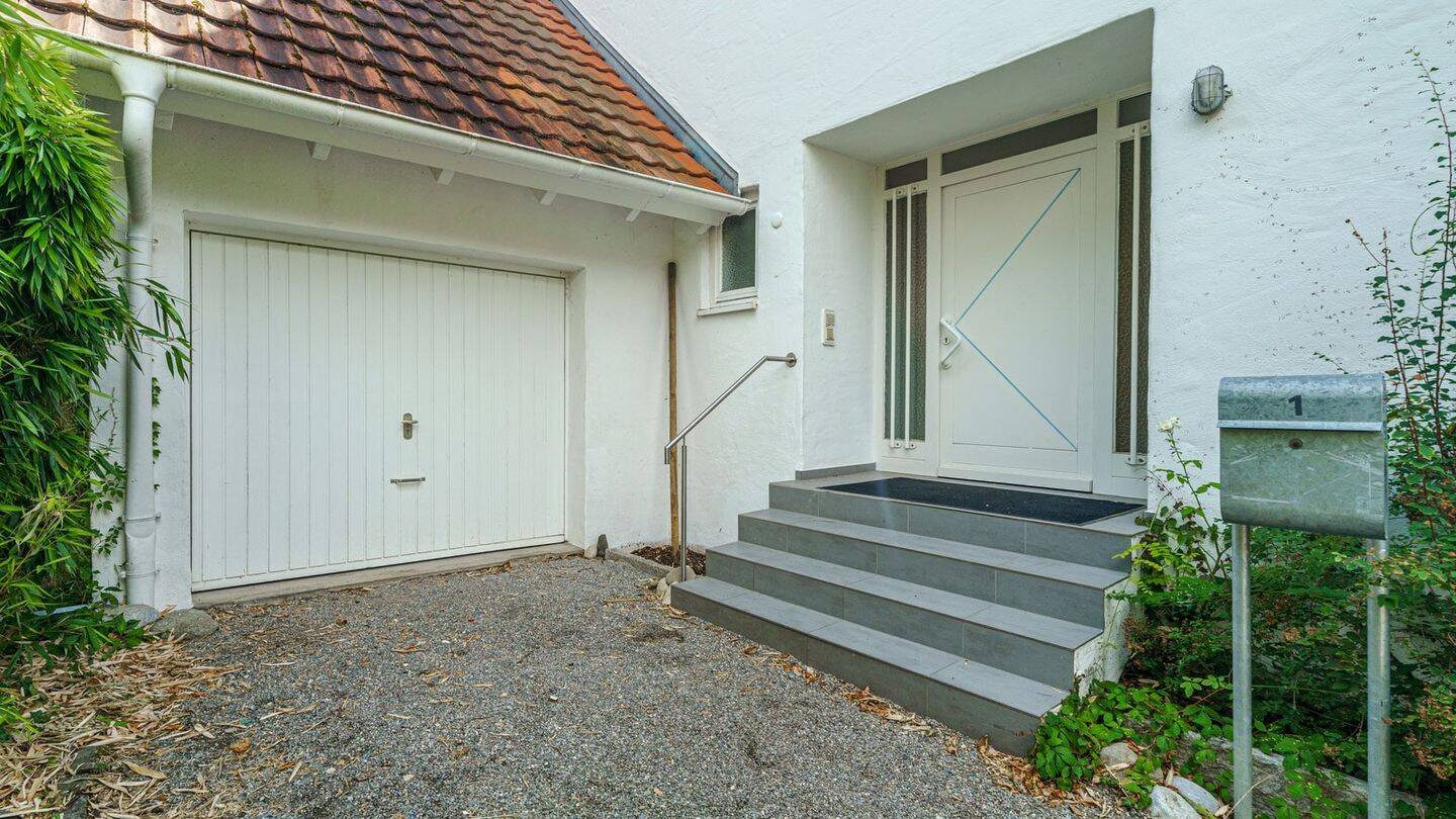 KN-Dettingen: Freistehendes Einfamilienhaus mit Garten, Garage und Einliegerbereich - frei 01.09.26 – Konstanz – Vorschaubild 5