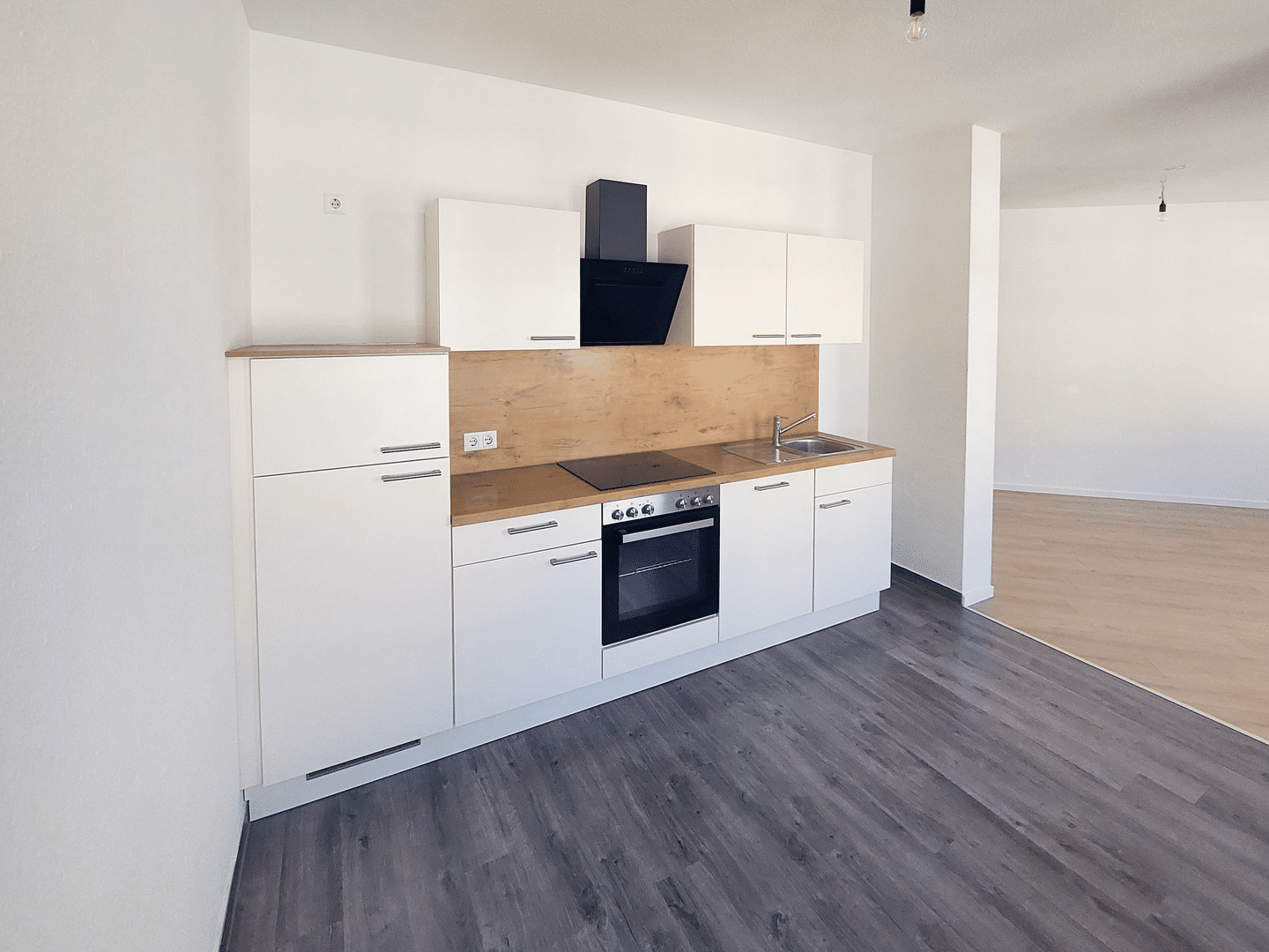 Hochwertig renovierte 2-Raum-Wohnung! Inkl. EBK – Leipzig – Vorschaubild 2