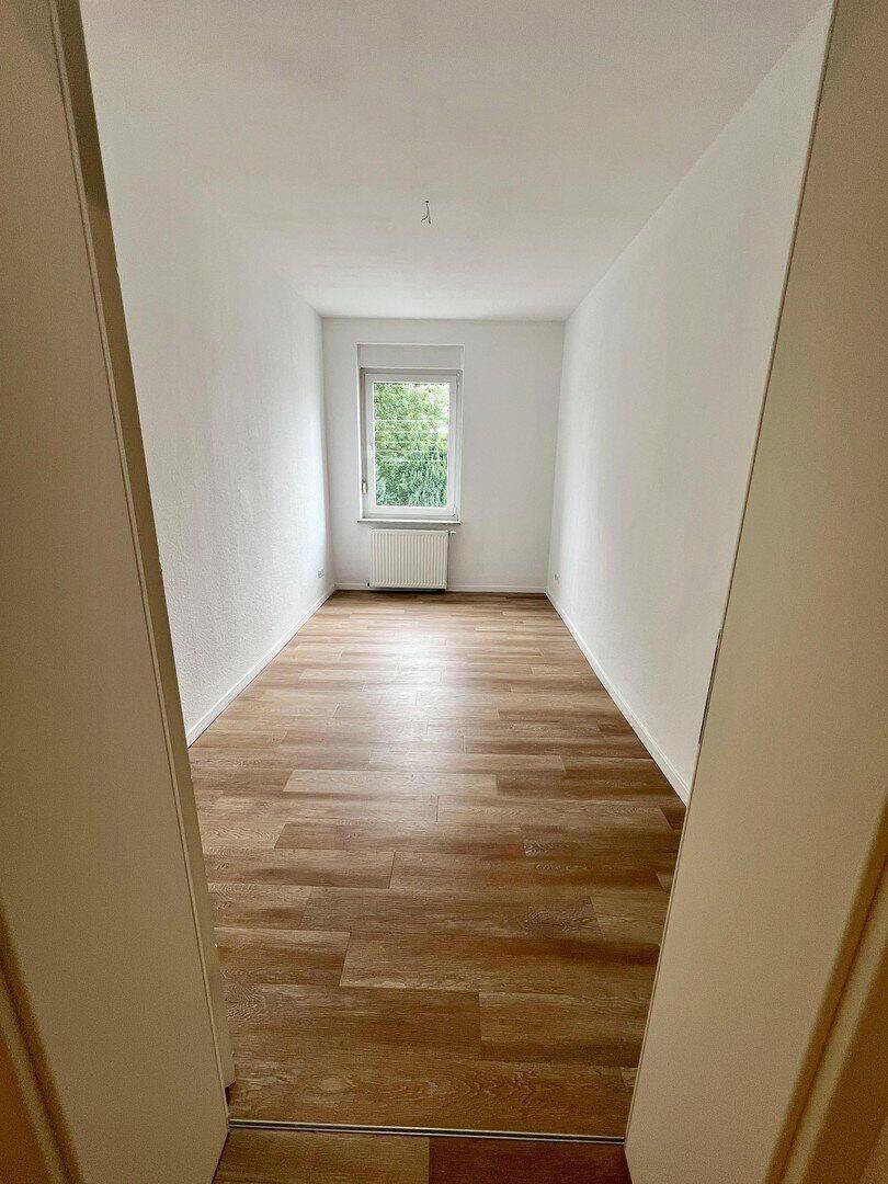 Große 4-R-Wohnung | EBK | großes WoZi | Balkon | 2 Bäder – Leipzig – Vorschaubild 9