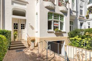 Klassischer Altbau mit eigenem Garten am Stadtpark – 23568 Lübeck – Vorschaubild 1