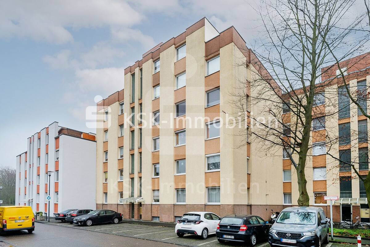 Helle 3-Zimmer Wohnung mit Sonnenbalkon! – 50739 Köln – Bild 1 von 9