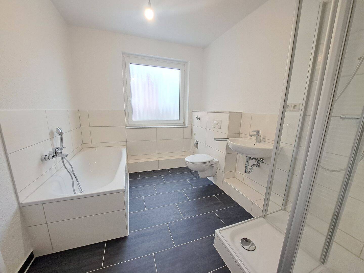 Frisch modernisierte 3 1/2-Zimmer-Wohnung mit Balkon in Bremerhaven-Lehe! – Bremerhaven – Vorschaubild 7