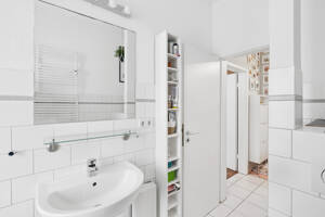 Helle Erdgeschosswohnung mit Balkon, Top-Lage und Garage! – 50937 Köln – Vorschaubild 8