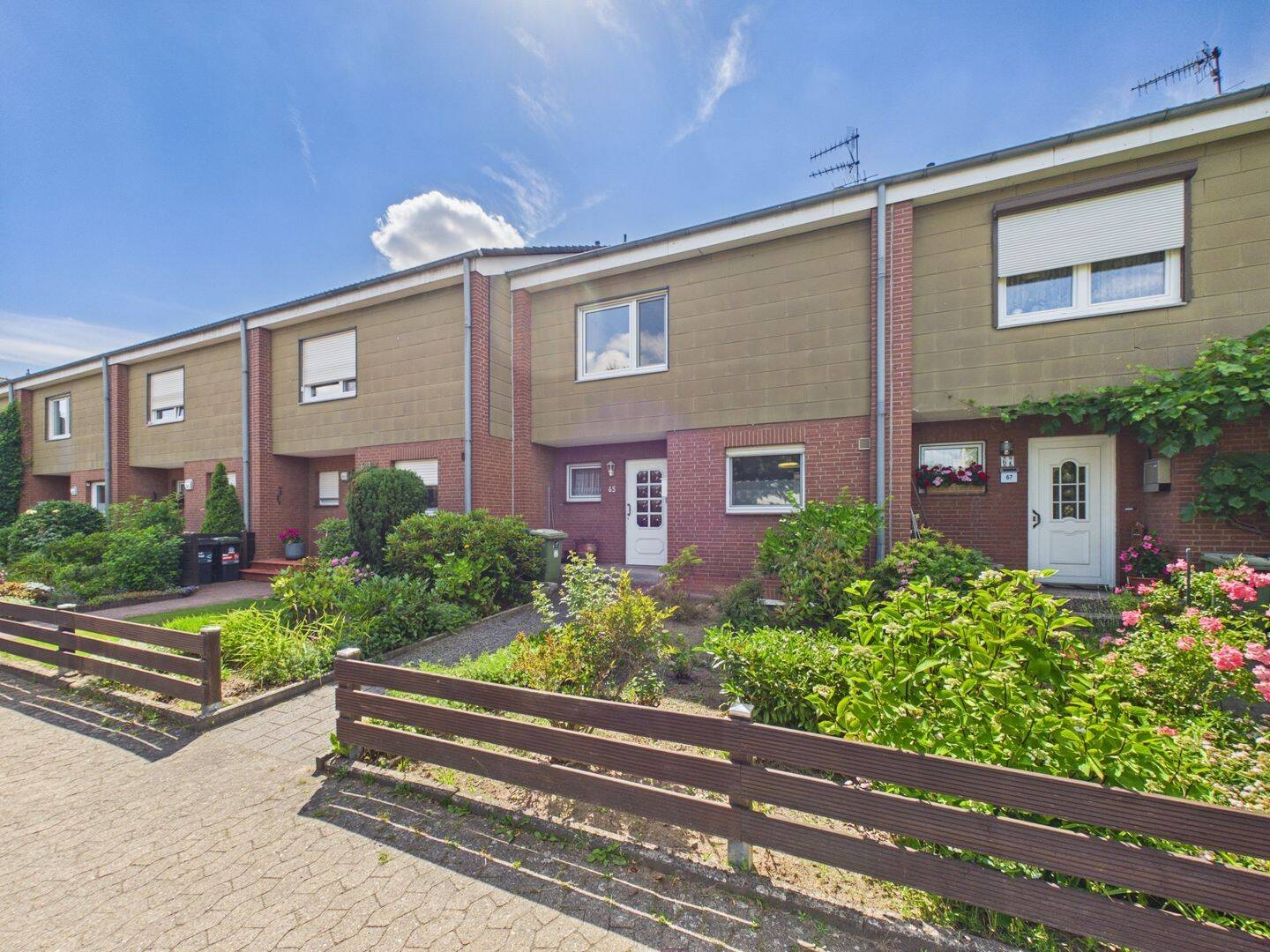 Reihenmittelhaus mit Garten und Terrasse in Braunschweig-Veltenhof! Garage, Vollkeller, Gasheizung – Braunschweig – Vorschaubild 2