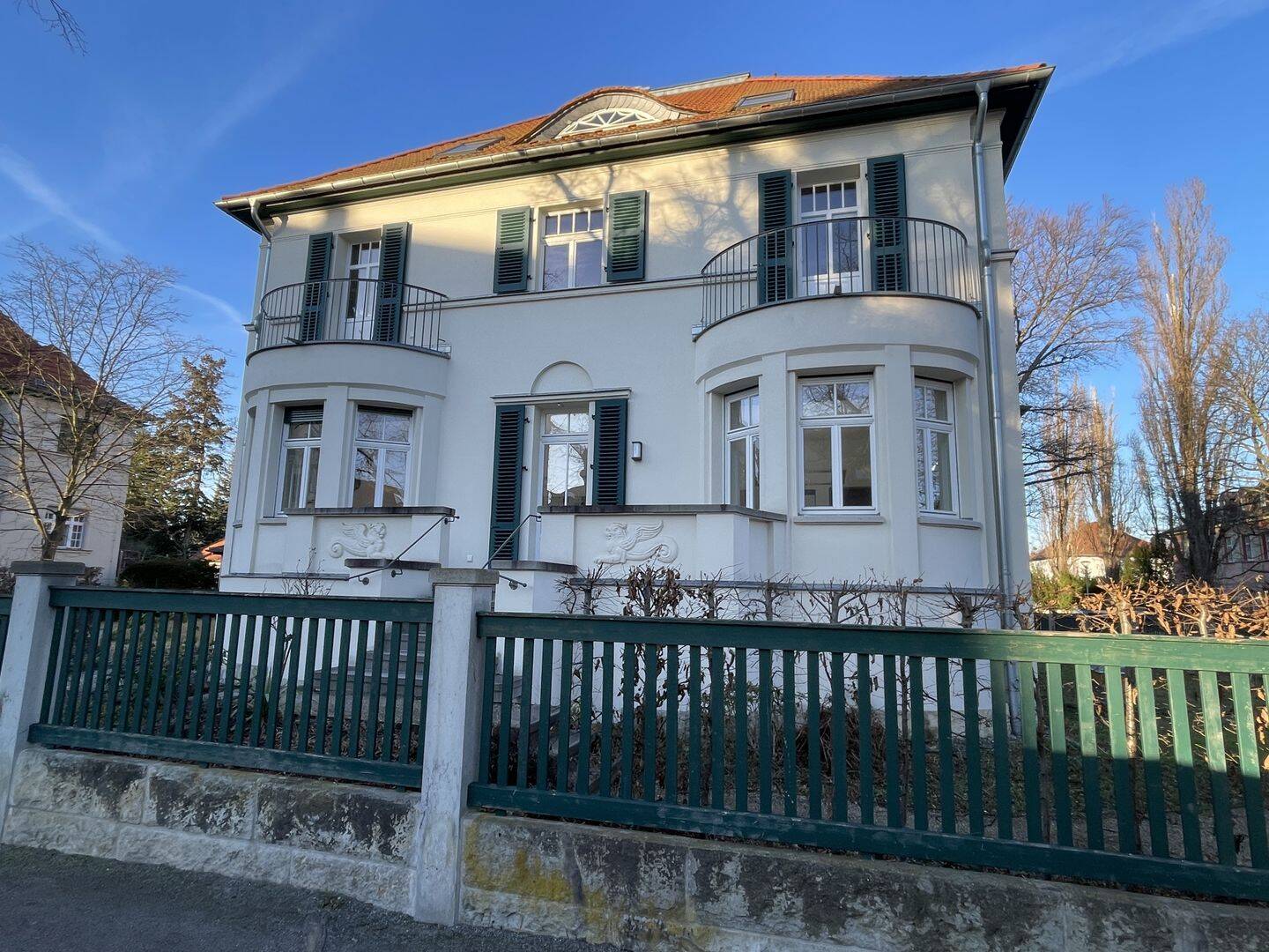 Denkmalvilla und Baugenehmigung - hochwertig saniert, Bauland inklusive! – Dresden – Bild 1 von 9