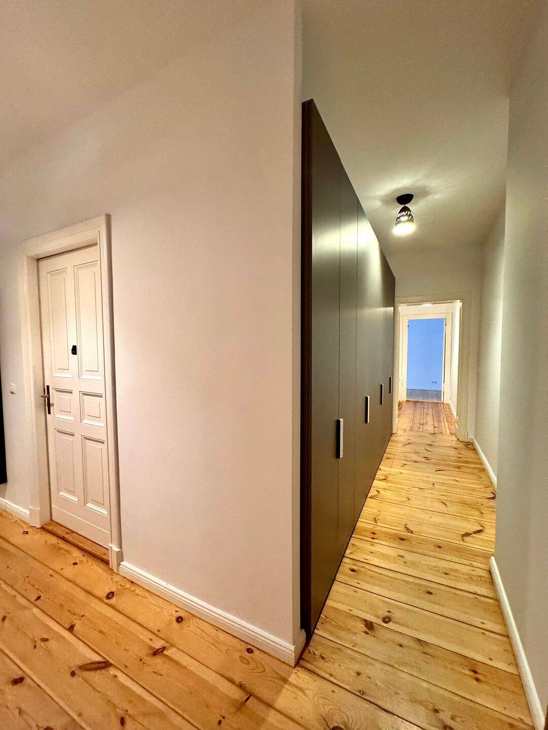 Altbau-Ikone mit Lift, Balkon, Stuck & High-End-Design - Friedrichshain Bestlage – Berlin – Vorschaubild 3