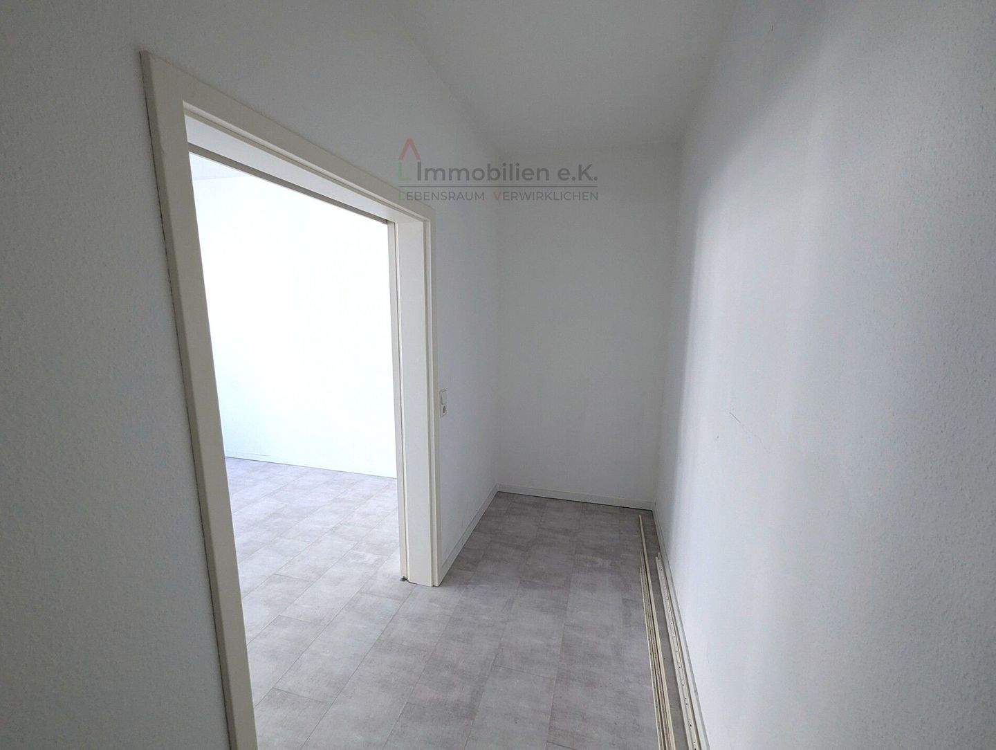Zentrale, helle 2-Zimmer Wohnung – Stuttgart – Vorschaubild 9