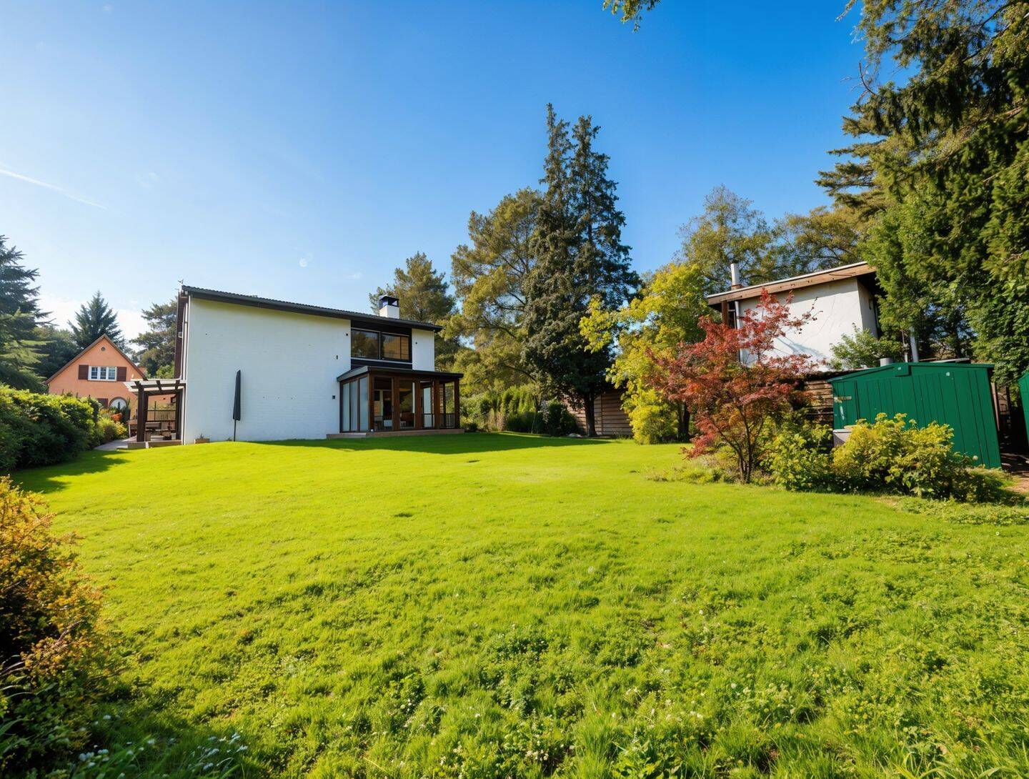Sommer im eigenen Garten: offenes Einfamilienhaus mit Wintergarten und Einliegerwohnung!