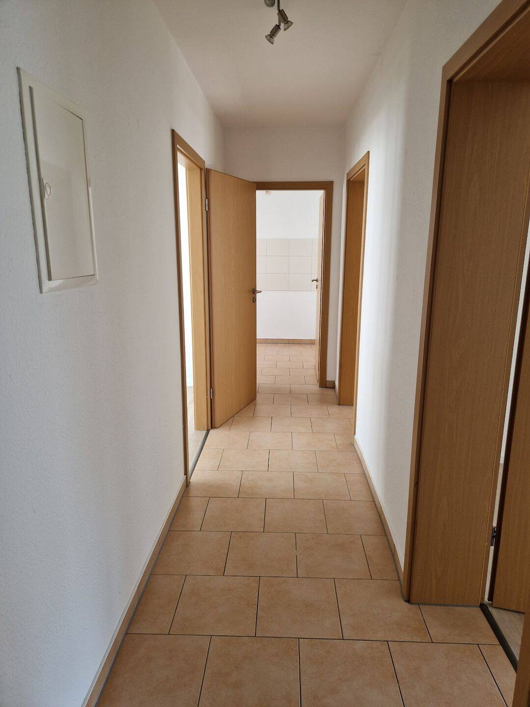 Schmuckstück in bester Lage - zum wohlfühlen, mit Balkon! – Magdeburg – Vorschaubild 2
